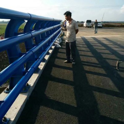 防撞護(hù)欄
